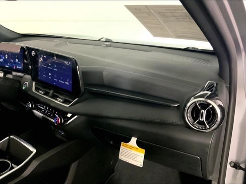 Used 2025 Chevrolet Equinox LT image 16