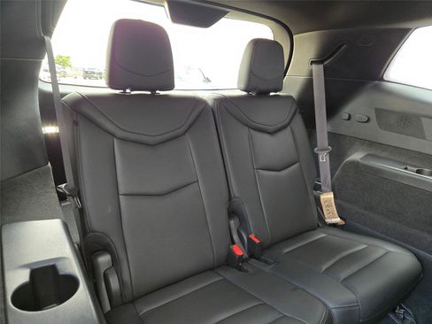 Used 2024 Cadillac XT6 Premium Luxury w/ Technology Package FWD image 31