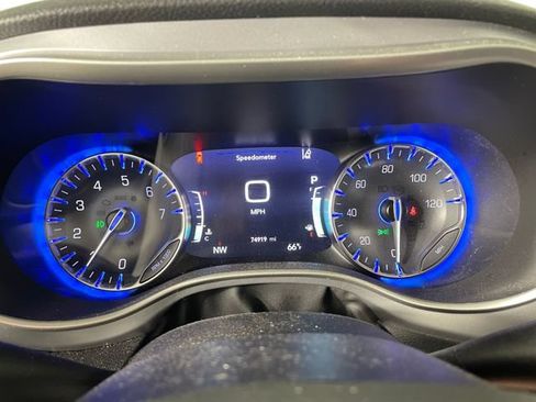 Used 2021 Chrysler Pacifica Touring w/ S Appearance Package FWD image 5