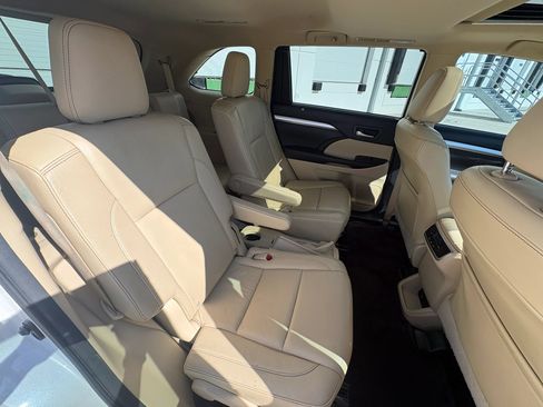 Used 2016 Toyota Highlander XLE FWD image 37