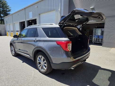 Used 2023 Ford Explorer Limited w/ Equipment Group 301A AWD/4WD image 5