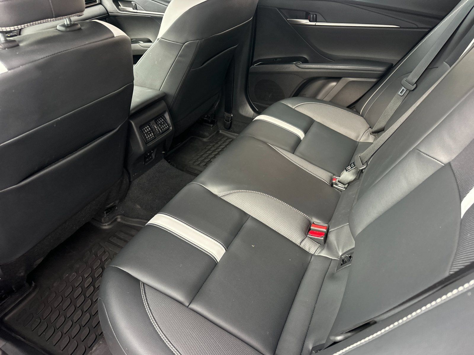 Used 2025 Toyota Camry SE w/ Convenience Package FWD image 11