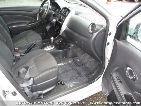 Used 2018 Nissan Versa SV image 10