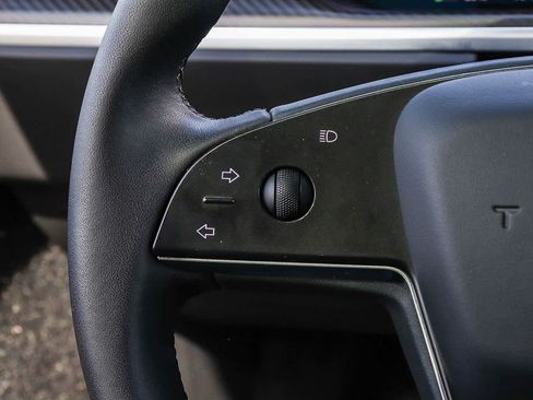 Used 2023 Tesla Model X Plaid image 17