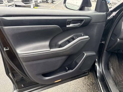 Used 2021 Toyota Highlander XLE image 24