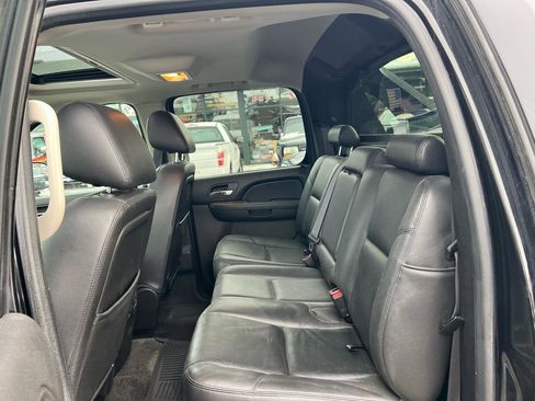 Used 2013 Chevrolet Avalanche LTZ image 11