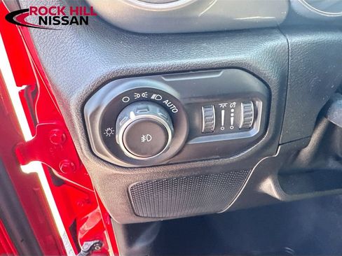 Used 2019 Jeep Wrangler Unlimited Sahara AWD/4WD image 22