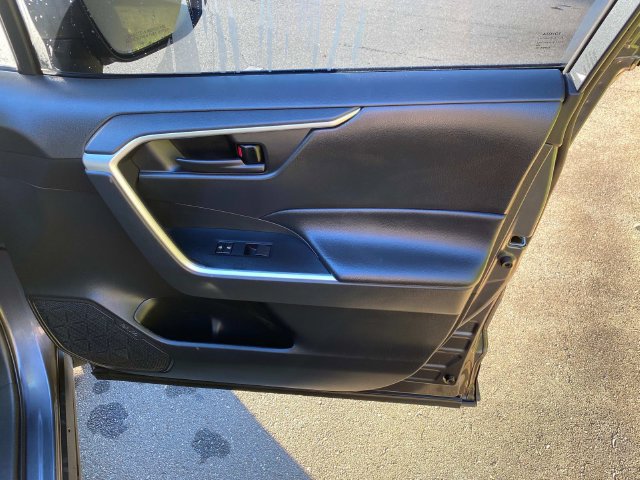 Used 2022 Toyota RAV4 LE FWD image 35