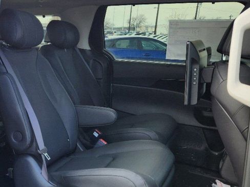 Certified 2025 Kia Carnival SX Prestige image 11