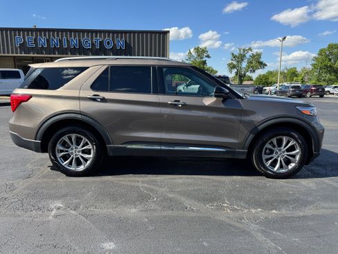Used 2021 Ford Explorer Limited w/ Equipment Group 301A AWD/4WD image 8