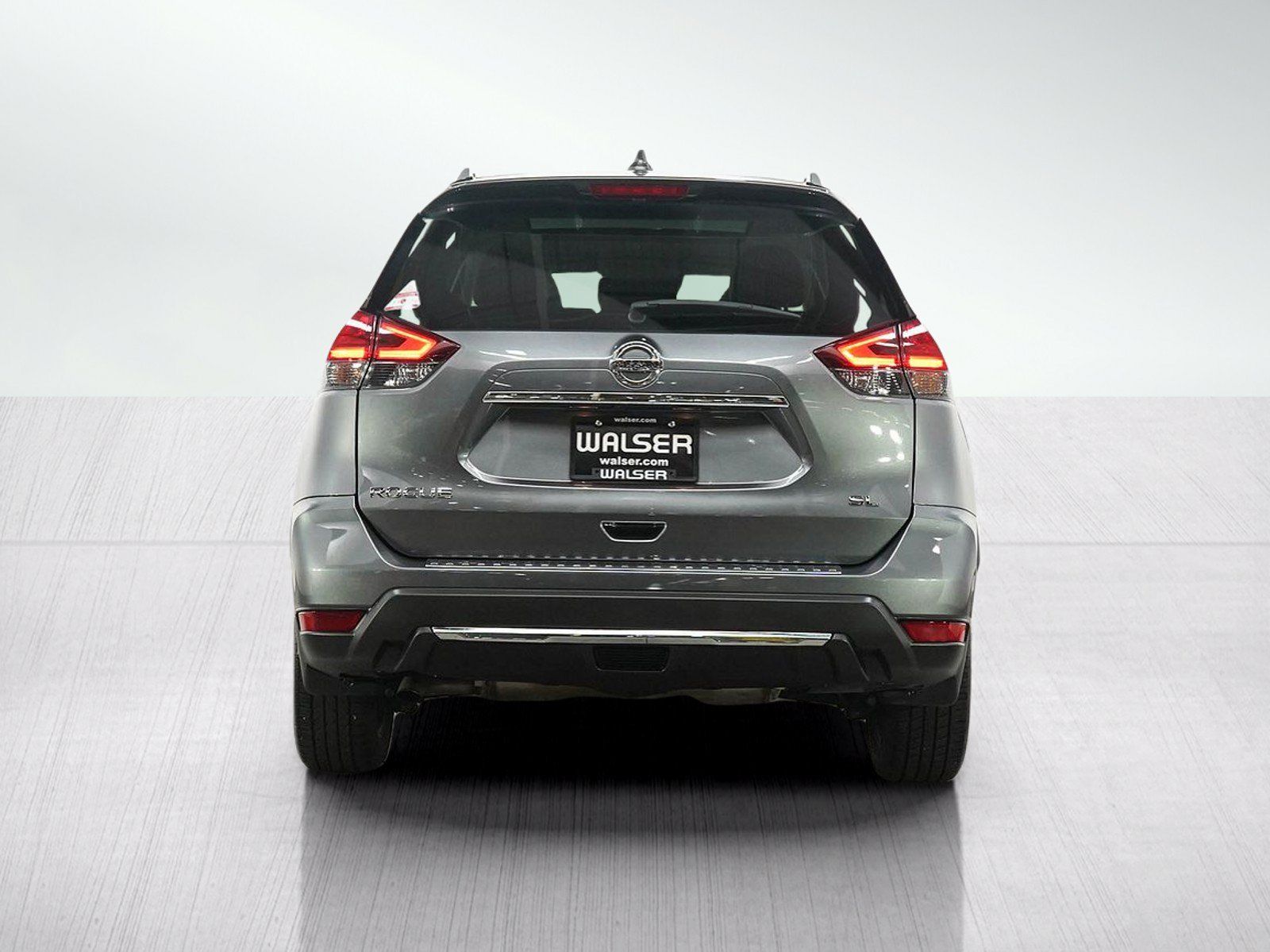 Used 2017 Nissan Rogue SL w/ SL Premium Package FWD image 4