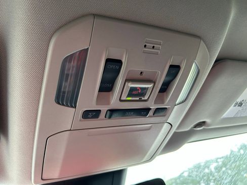 Used 2022 Toyota Highlander XLE image 30