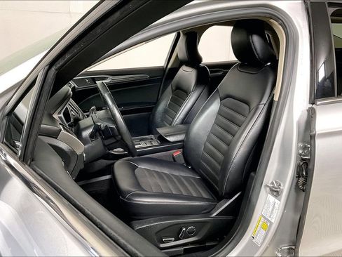 Used 2017 Ford Fusion SE w/ Equipment Group 201A image 23