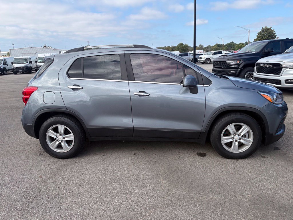 Used 2019 Chevrolet Trax LT w/ LT Convenience Package FWD image 9