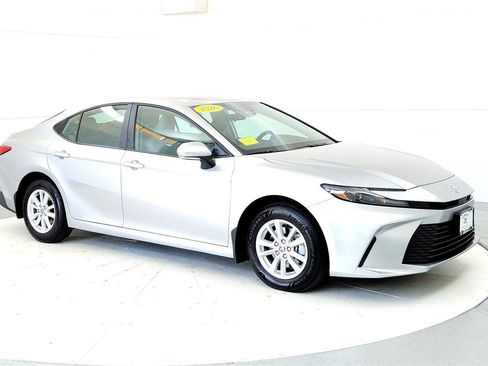 Used 2026 Toyota Camry LE AWD/4WD image 7