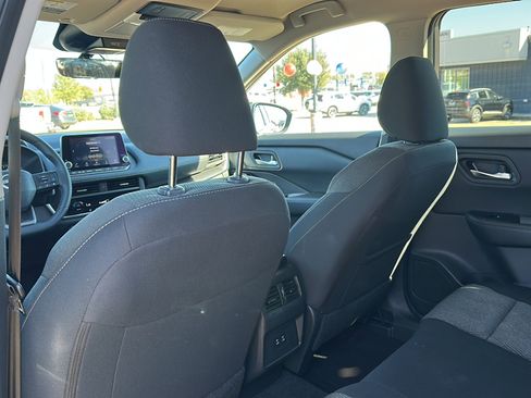 Certified 2025 Nissan Rogue SV image 17