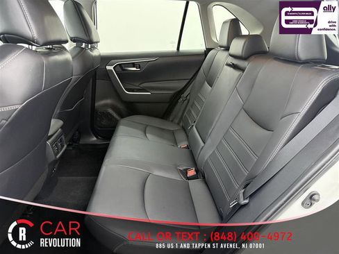 Used 2021 Toyota RAV4 XLE Premium image 32