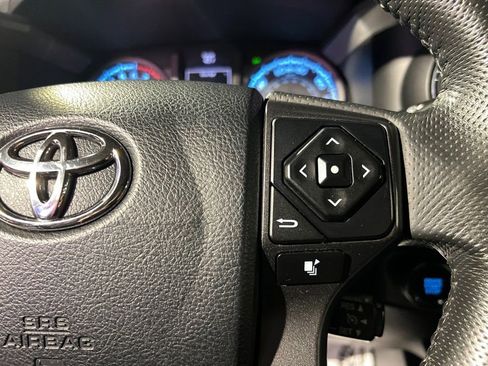 Used 2017 Toyota Tacoma TRD Sport image 26