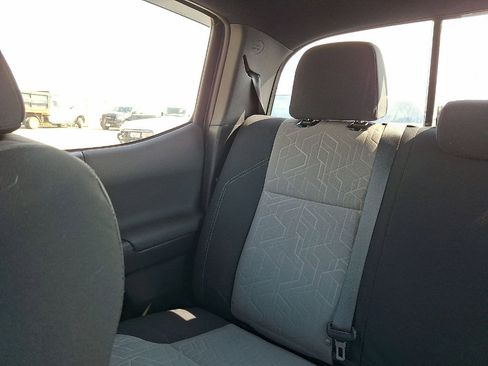 Used 2023 Toyota Tacoma TRD Off-Road image 12