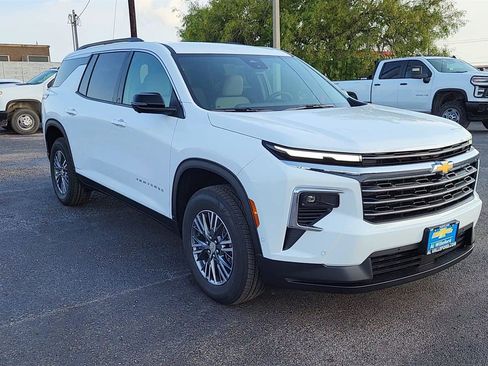 New 2025 Chevrolet Traverse LT w/ Enhanced Driving Package image 2