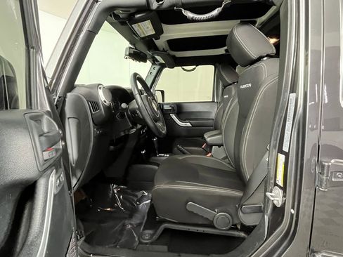 Used 2018 Jeep Wrangler Unlimited Rubicon w/ Cold Weather Group image 11