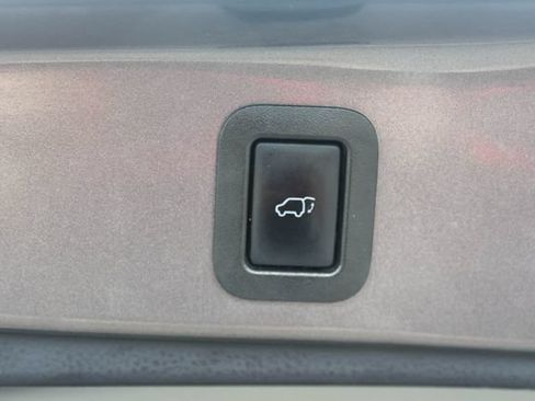 Used 2018 Toyota Highlander SE w/ Protection Package #3 AWD/4WD image 30