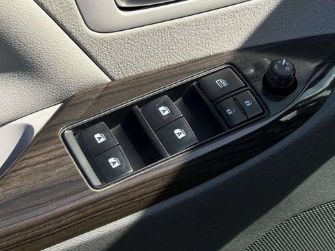 Used 2020 Toyota Sienna XLE image 13