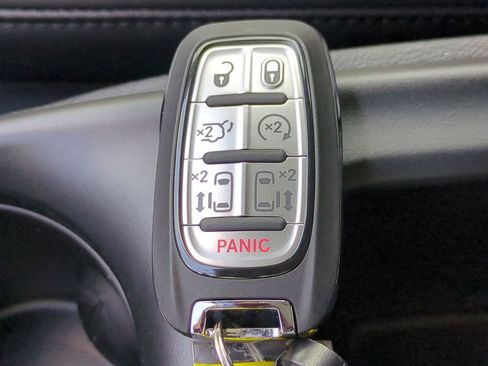 New 2025 Chrysler Pacifica Select image 31