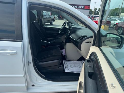 Used 2017 Dodge Grand Caravan SE w/ Power Window Group FWD image 9