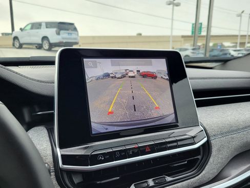 Used 2025 Jeep Compass Latitude image 27