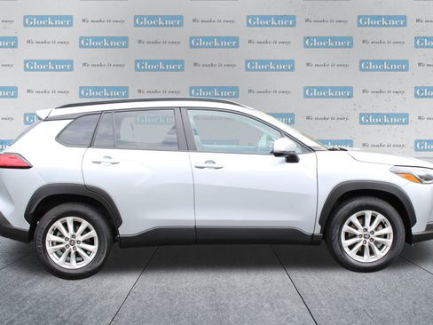 Used 2023 Toyota Corolla Cross LE image 4