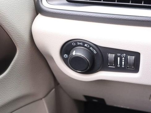 Used 2023 Chrysler Voyager LX FWD image 21