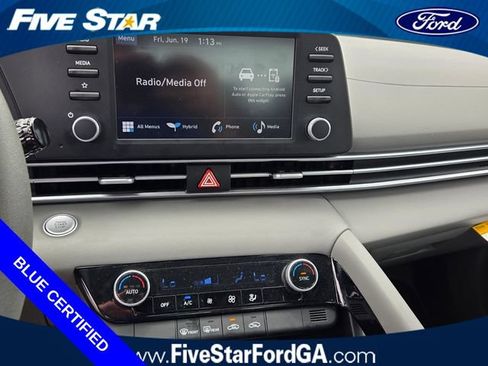 Used 2025 Hyundai Elantra Hybrid FWD image 17