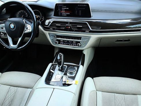 Used 2016 BMW 750i RWD image 18