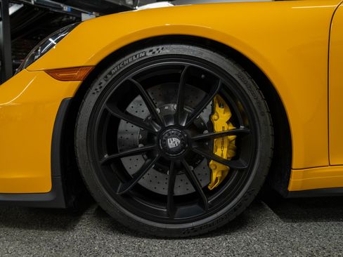 Used 2019 Porsche 911 Speedster RWD image 9