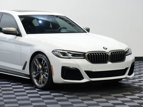 Used 2021 BMW M550i xDrive w/ Executive Package AWD/4WD image 9