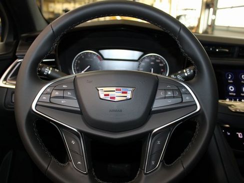 New 2025 Cadillac XT5 Luxury image 19