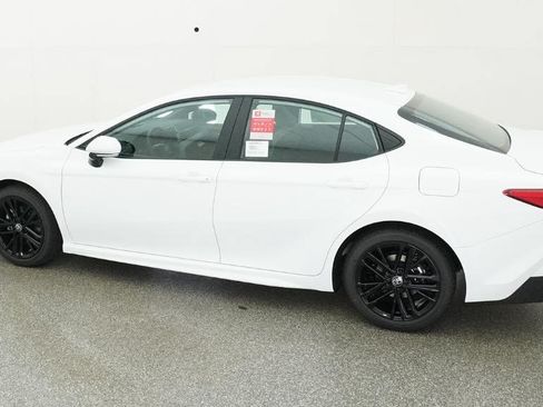 Used 2026 Toyota Camry SE FWD image 40