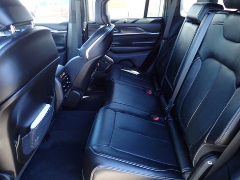 Used 2023 Jeep Grand Cherokee Overland w/ Adv Protech Group III image 10