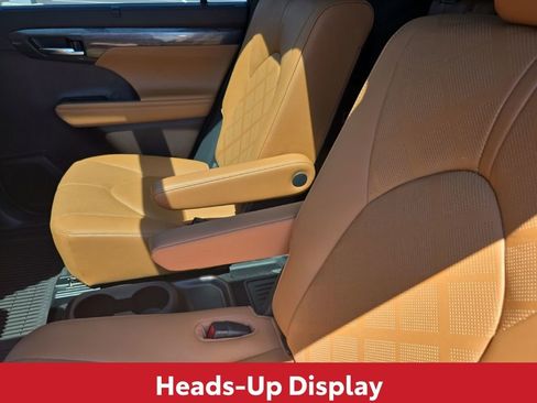 Used 2020 Toyota Highlander Platinum image 18