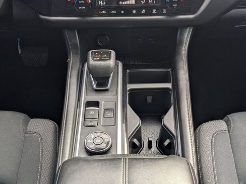 Used 2025 Nissan Pathfinder SV image 19