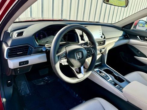 Used 2018 Honda Accord Hybrid image 9