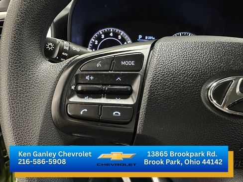 Used 2022 Hyundai Venue SE FWD image 12