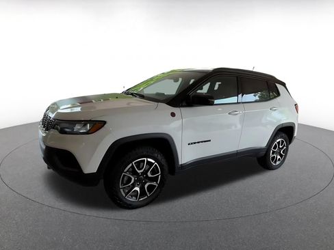 Used 2025 Jeep Compass Trailhawk AWD/4WD image 7
