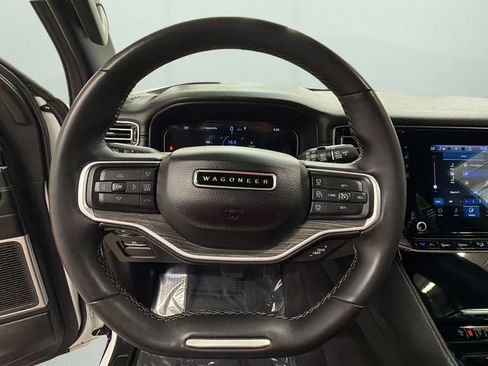 Used 2024 Jeep Wagoneer L Series III w/ Flexible Seating Group AWD/4WD image 12