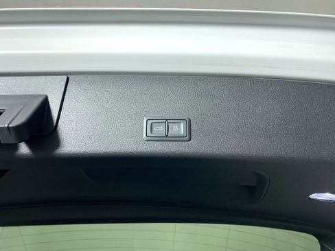 Certified 2022 Audi e-tron Premium w/ Convenience Plus Package image 10