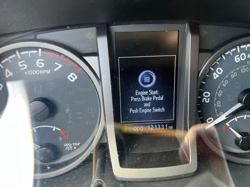 Used 2017 Toyota Tacoma TRD Off-Road image 12