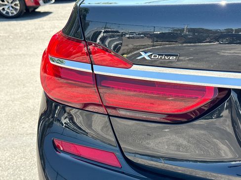 Used 2019 BMW 750i xDrive w/ Executive Package AWD/4WD image 10