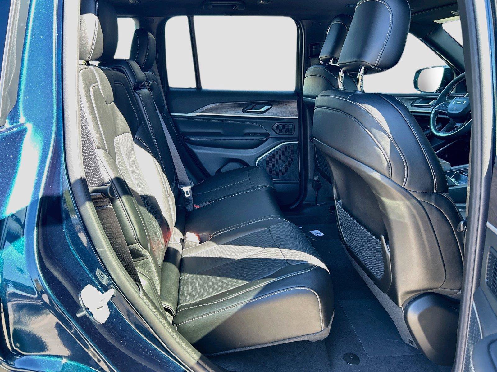 New 2027 Jeep Grand Cherokee Limited AWD/4WD image 23