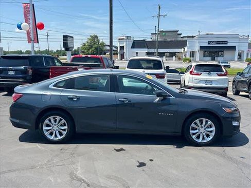 Used 2019 Chevrolet Malibu LT FWD image 2